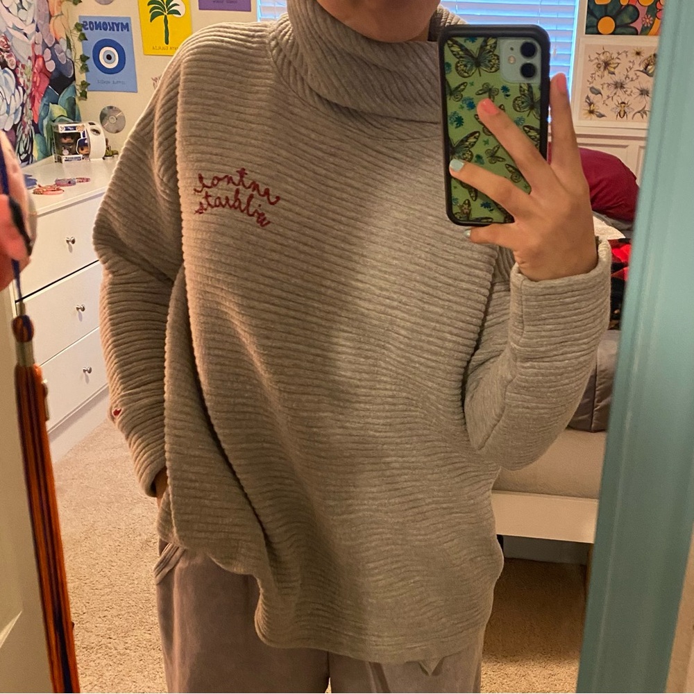 Central Washington grey turtle neck sweater